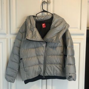 ❄️Nike silver puffer jacket❄️